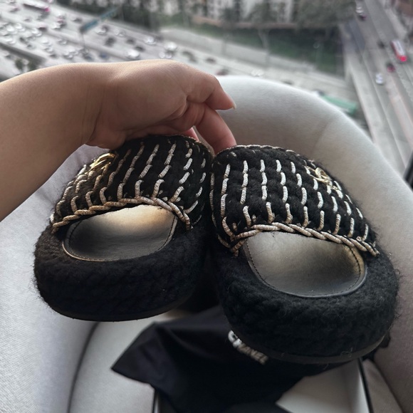 CHANEL Black Braided Knit Logo Accents Women's Flat Sandals Slip-On EU 40 / US 9 - Picture 3 of 5